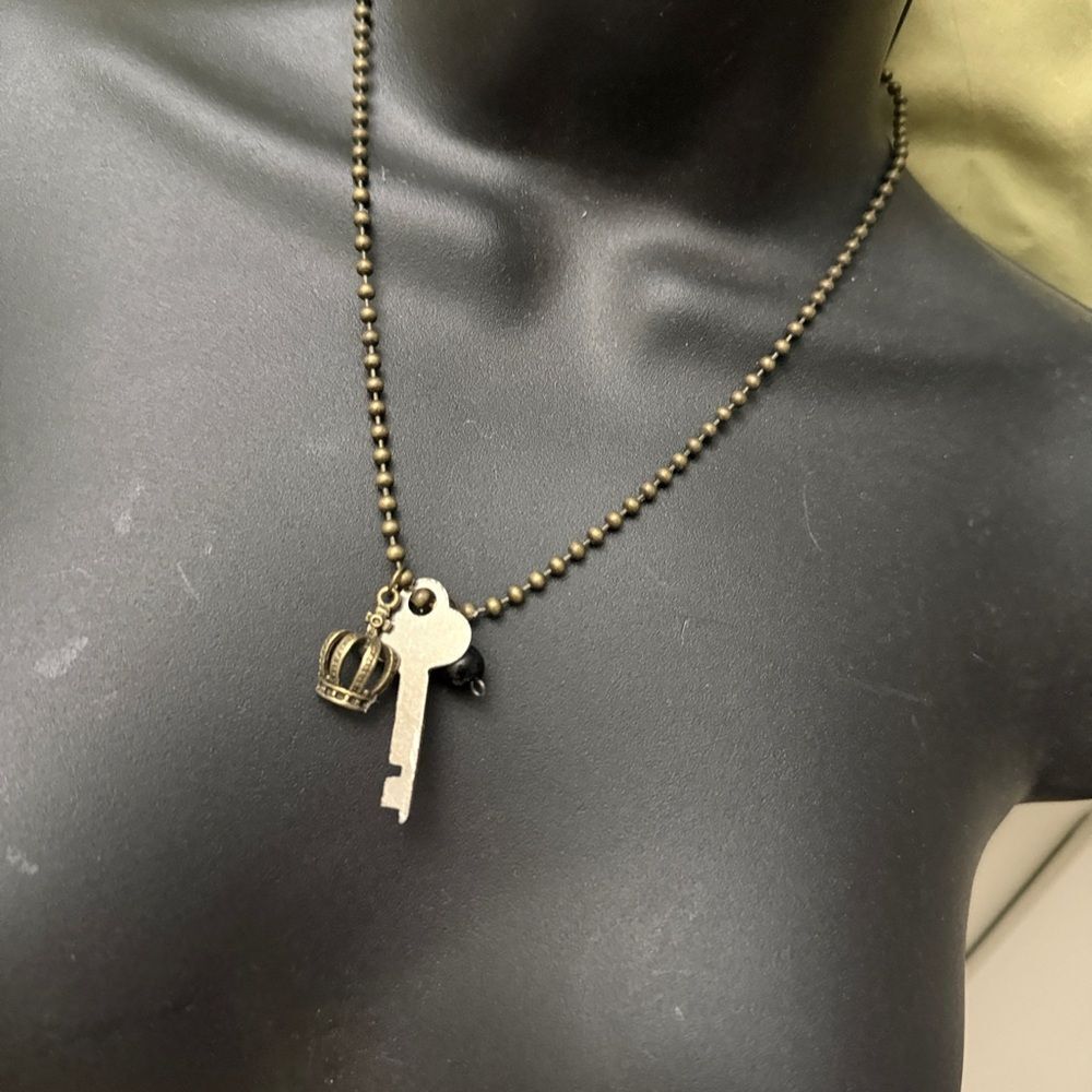 5/$25 Vintage necklace Gold Key and Crown Pendant unique